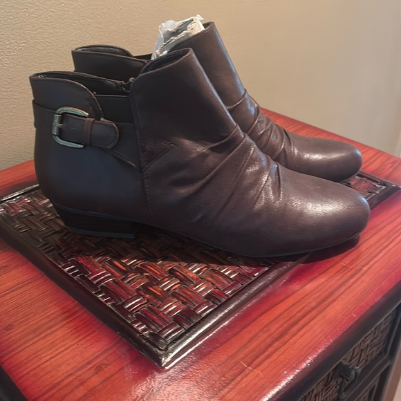 Kim Rogers brown booties size 8 - Picture 1 of 6